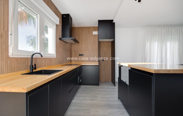 Resale - Villa - Torrevieja - La Siesta