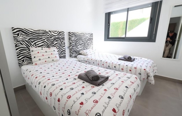 Resale - Bungalow - Pilar de la Horadada - Zona Pueblo