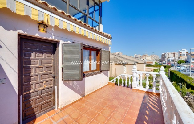 Resale - Villa - Torrevieja - Nueva Torrevieja