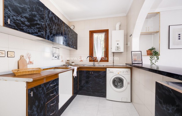 Resale - Villa - Torrevieja - Nueva Torrevieja