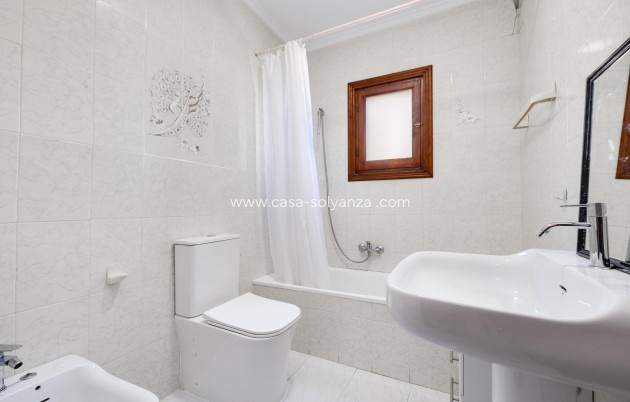 Resale - Villa - Torrevieja - Nueva Torrevieja