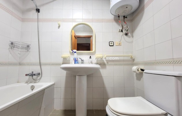 Resale - Apartment / flat - Torrevieja - Center