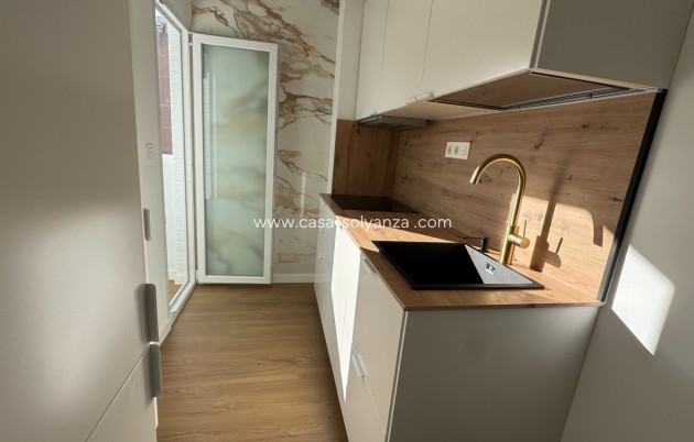 Resale - Apartment / flat - Torrevieja - Costa Blanca