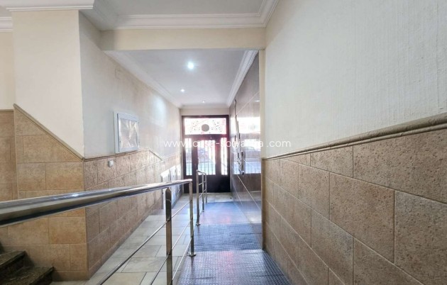 Herverkoop - Appartement / flat - Torrevieja - Puerto Deportivo