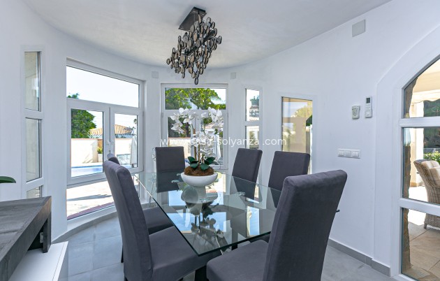 Herverkoop - Villa - Campoamor - Lomas de Don Juan