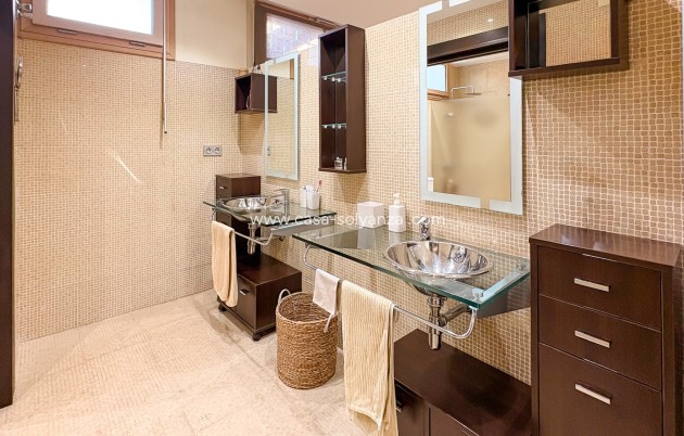 Wiederverkauf - Independent villa - Guardamar del Segura