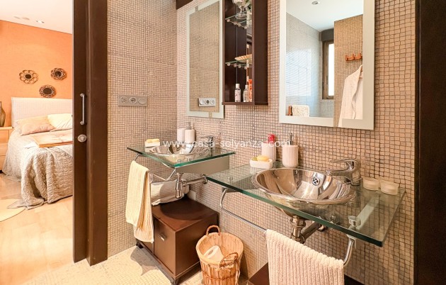 Wiederverkauf - Independent villa - Guardamar del Segura