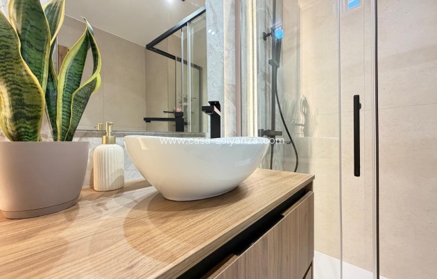 Resale - Apartment / flat - Torrevieja - Estacion Autobuses