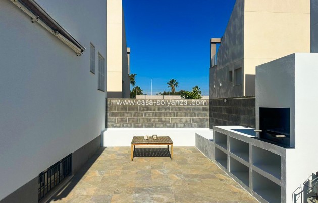 Wiederverkauf - Semi-Detached Villa - Torrevieja