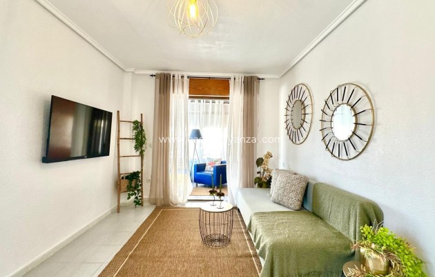 Herverkoop - Appartement / flat - Torrevieja - La Siesta