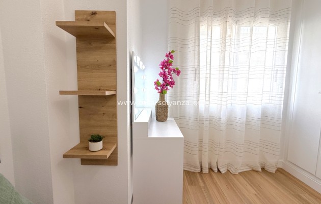 Resale - Apartment / flat - Torrevieja - Costa Blanca