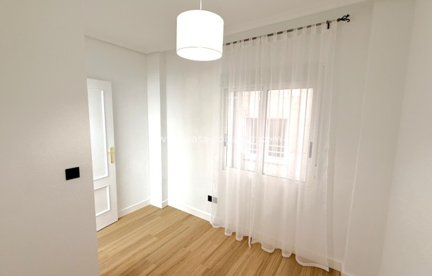 Resale - Apartment / flat - Torrevieja - Costa Blanca