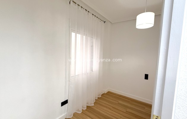 Resale - Apartment / flat - Torrevieja - Costa Blanca