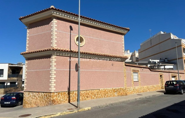 Herverkoop - Villa - Formentera de Segura - C- Cooperativa