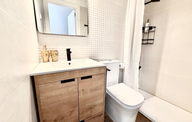 Resale - Apartment / flat - Torrevieja - La Mata