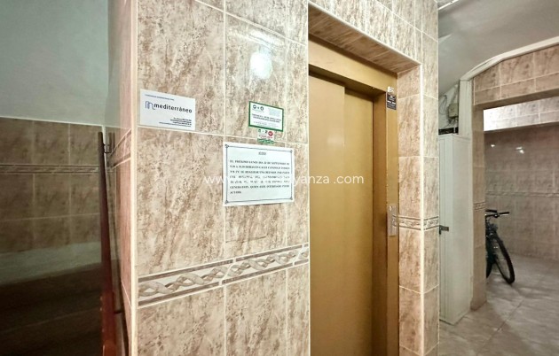 Reventa - Apartamento / piso - Torrevieja - Estacion Autobuses