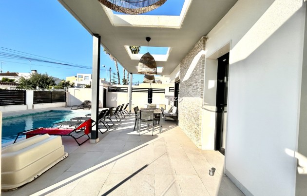 Resale - Villa - Los Balcones - Costa Blanca