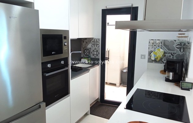 Resale - Apartment / flat - Torrevieja - Estacion Autobuses