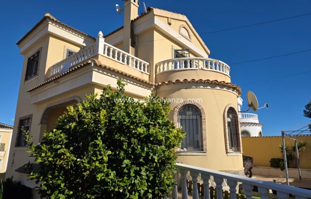 Resale - Villa - Orihuela Costa - Villamartín