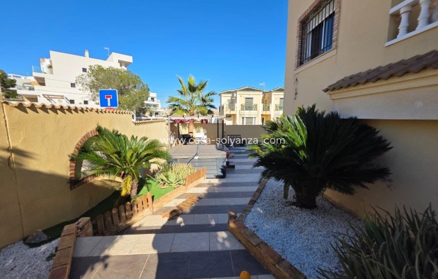 Resale - Villa - Orihuela Costa - Villamartín