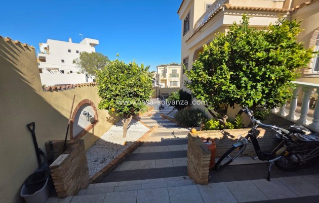 Resale - Villa - Orihuela Costa - Villamartín