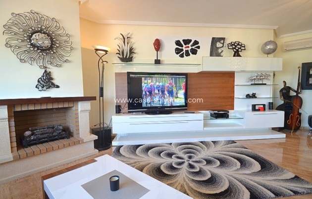 Reventa - Villa - Campos del Río - Inland