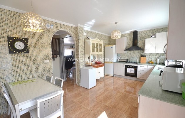 Reventa - Villa - Campos del Río - Inland