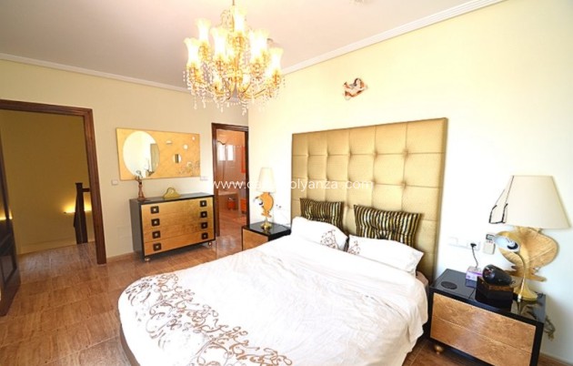 Reventa - Villa - Campos del Río - Inland