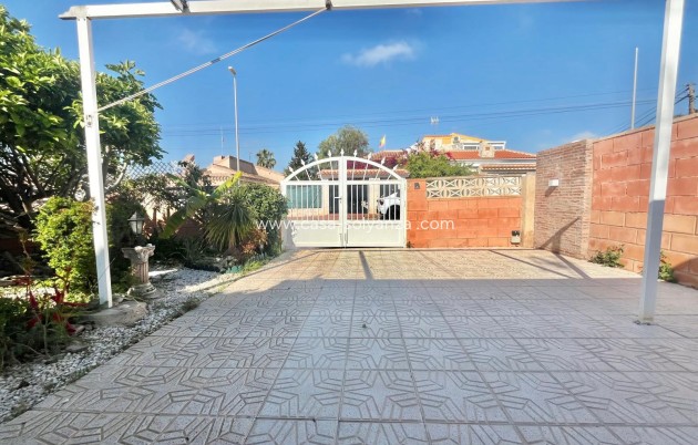 Reventa - Villa - Orihuela Costa - Los Almendros-La Florida