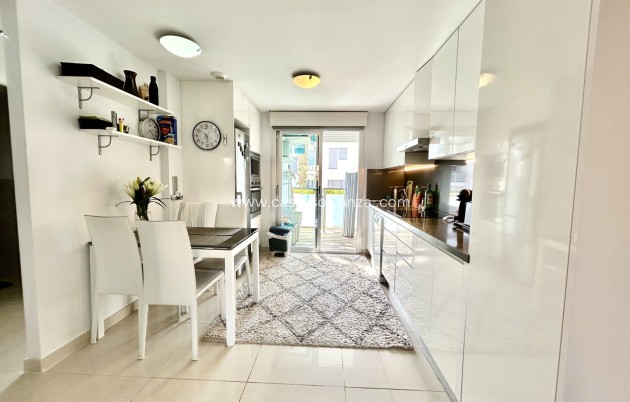 Resale - Apartment / flat - Punta Prima - Costa Blanca