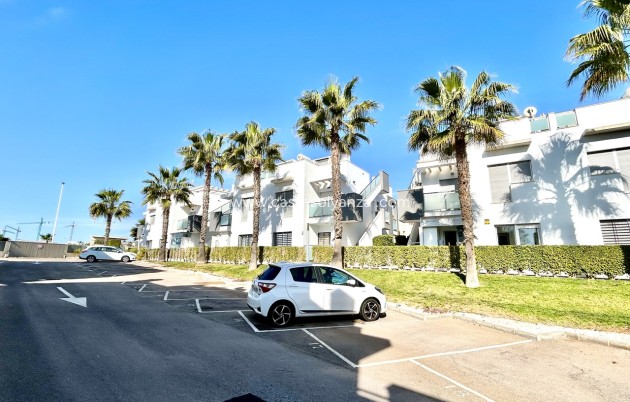 Resale - Apartment / flat - Punta Prima - Costa Blanca