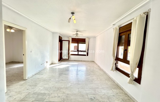 Resale - Apartment / flat - Villamartin - Costa Blanca