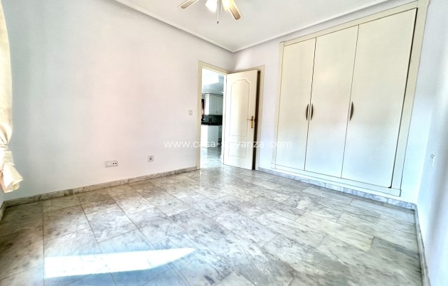 Resale - Apartment / flat - Villamartin - Costa Blanca