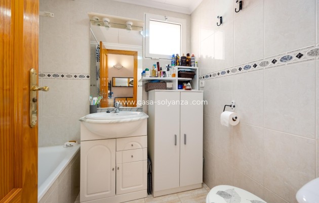 Resale - Apartment / flat - Torrevieja - Estacion Autobuses