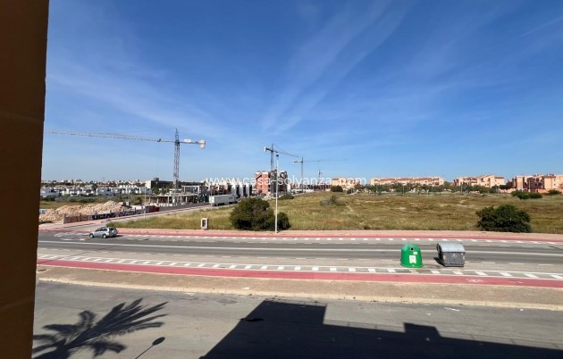 Resale - Apartment / flat - Torrevieja - Miramar - Torre Del Moro