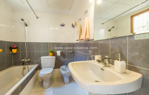 Resale - Apartment / flat - Torrevieja - Center