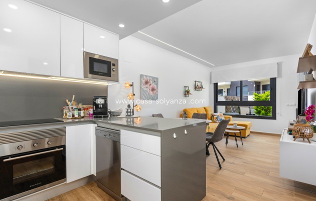 Resale - Apartment / flat - Villamartin - Costa Blanca