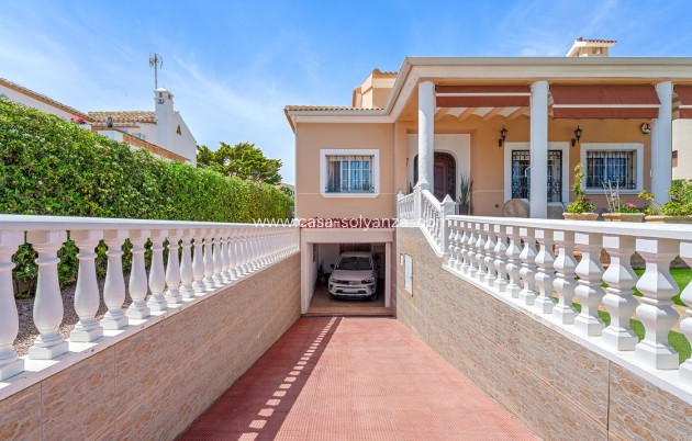 Resale - Villa - Torrevieja - La Mata
