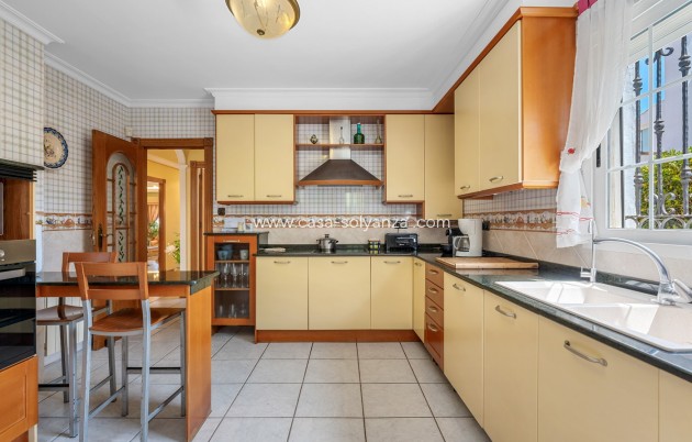 Resale - Villa - Torrevieja - La Mata