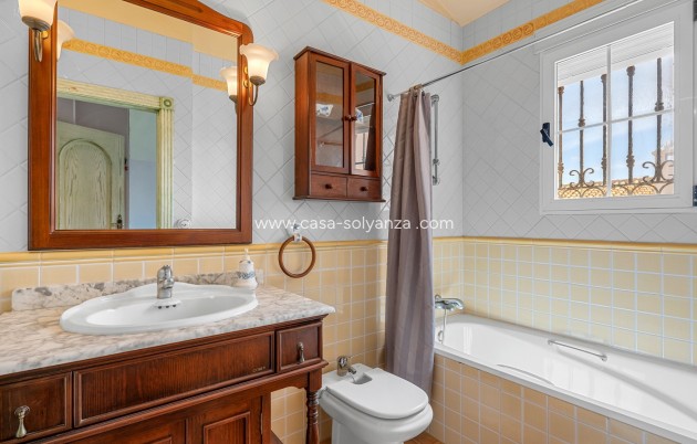 Resale - Villa - Torrevieja - La Mata