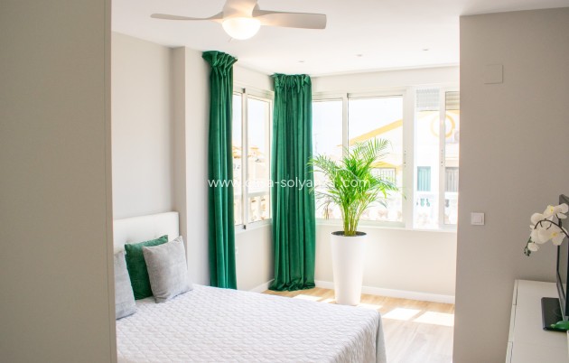 Resale - terraced_house - Orihuela Costa - Punta Prima