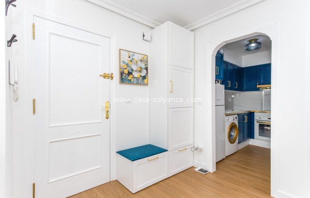 Resale - Apartment / flat - Torrevieja - Center