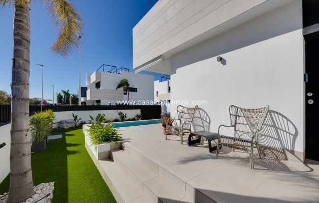 Resale - Bungalow - Pilar de la Horadada - Costa Blanca