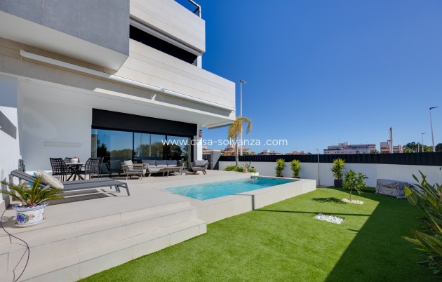 Resale - Bungalow - Pilar de la Horadada - Costa Blanca