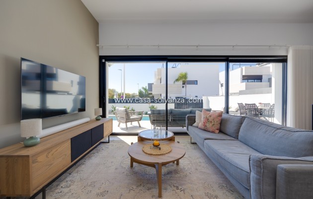 Resale - Bungalow - Pilar de la Horadada - Costa Blanca
