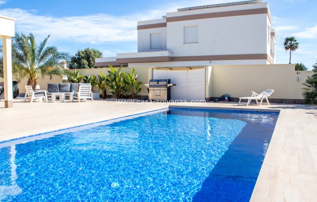 Resale - Villa - Torrevieja - La Siesta
