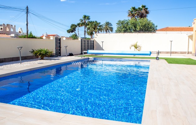 Resale - Villa - Torrevieja - La Siesta