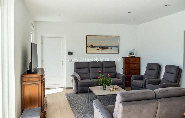 Resale - Villa - Torrevieja - La Siesta