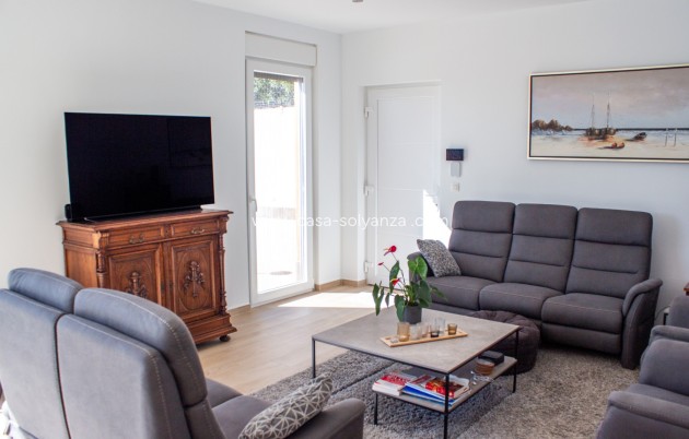 Resale - Villa - Torrevieja - La Siesta