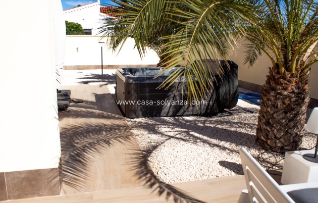 Resale - Villa - Torrevieja - La Siesta